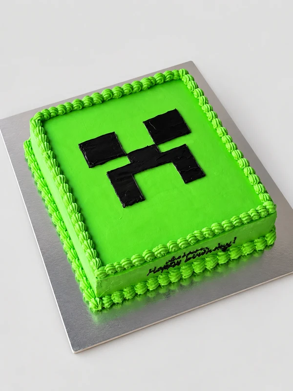 Торт "Minecraft" — Торт «Minecraft» — ярко-зелёный квадратный торт Minecraft с пиксельным лицом крипера.